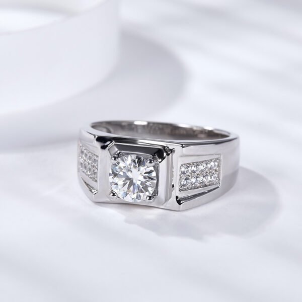 1CT Moissanite Round Cut Ring - Image 2