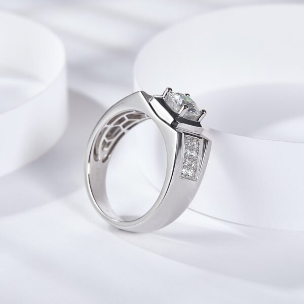 1CT Moissanite Round Cut Ring - Image 3
