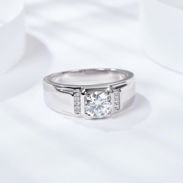 1CT Moissanite Round Cut Ring - Image 2
