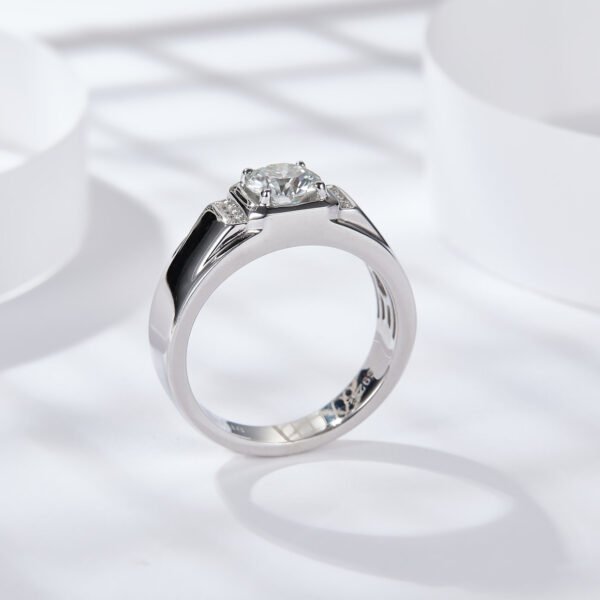 1CT Moissanite Round Cut Ring - Image 3