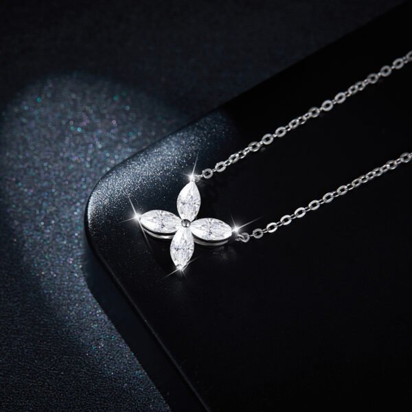 Moissanite four-leaf clover pendant - Image 2