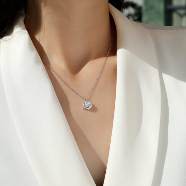 1CT Moissanite round cut pendant - Image 3