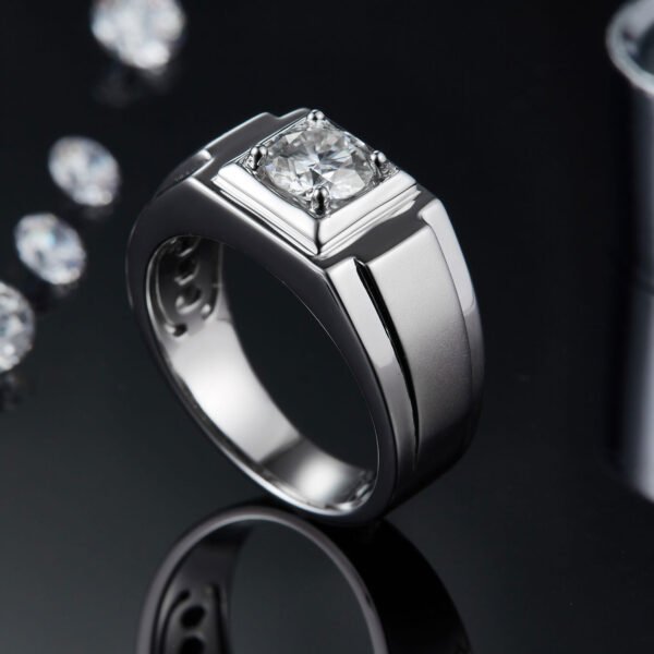1CT Moissanite Round Cut Ring - Image 3