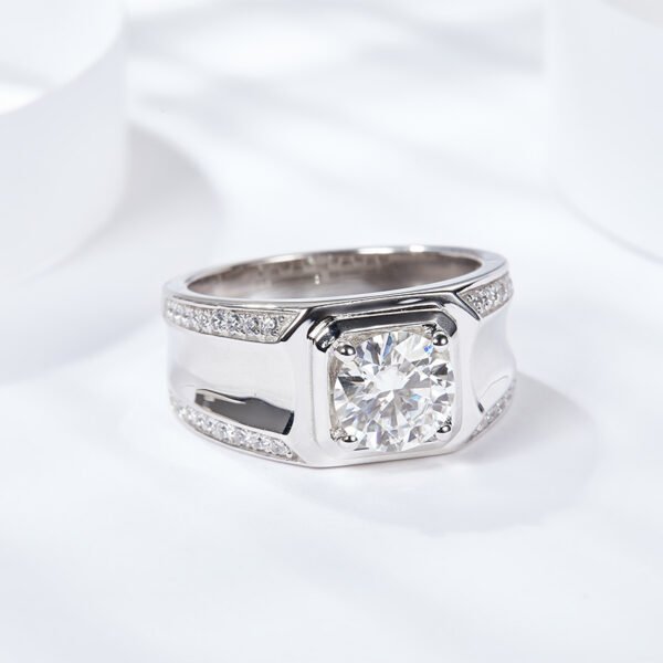 Moissanite Round Cut Ring - Image 2